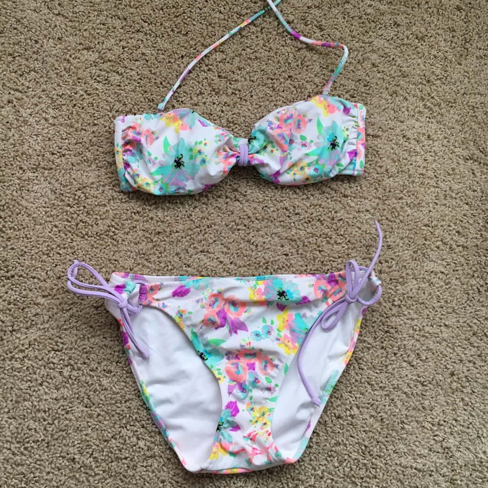 *MOVING SALE*BUY NOW* VS Patterned Bikini
