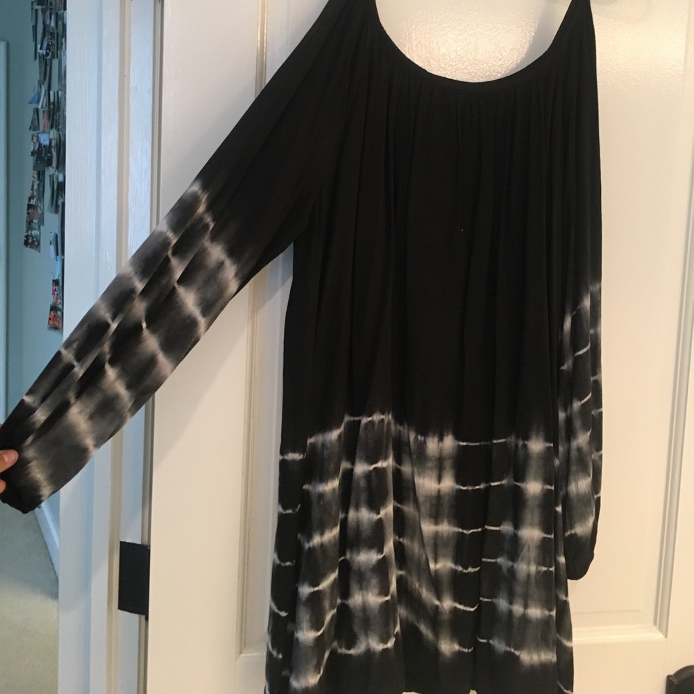 Open shoulder shift dress