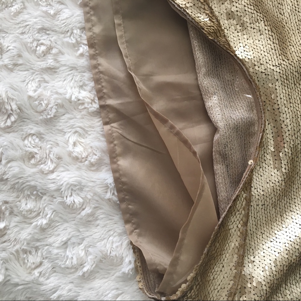 Forever21. Gold sequin mini skirt - Picture 3 of 4