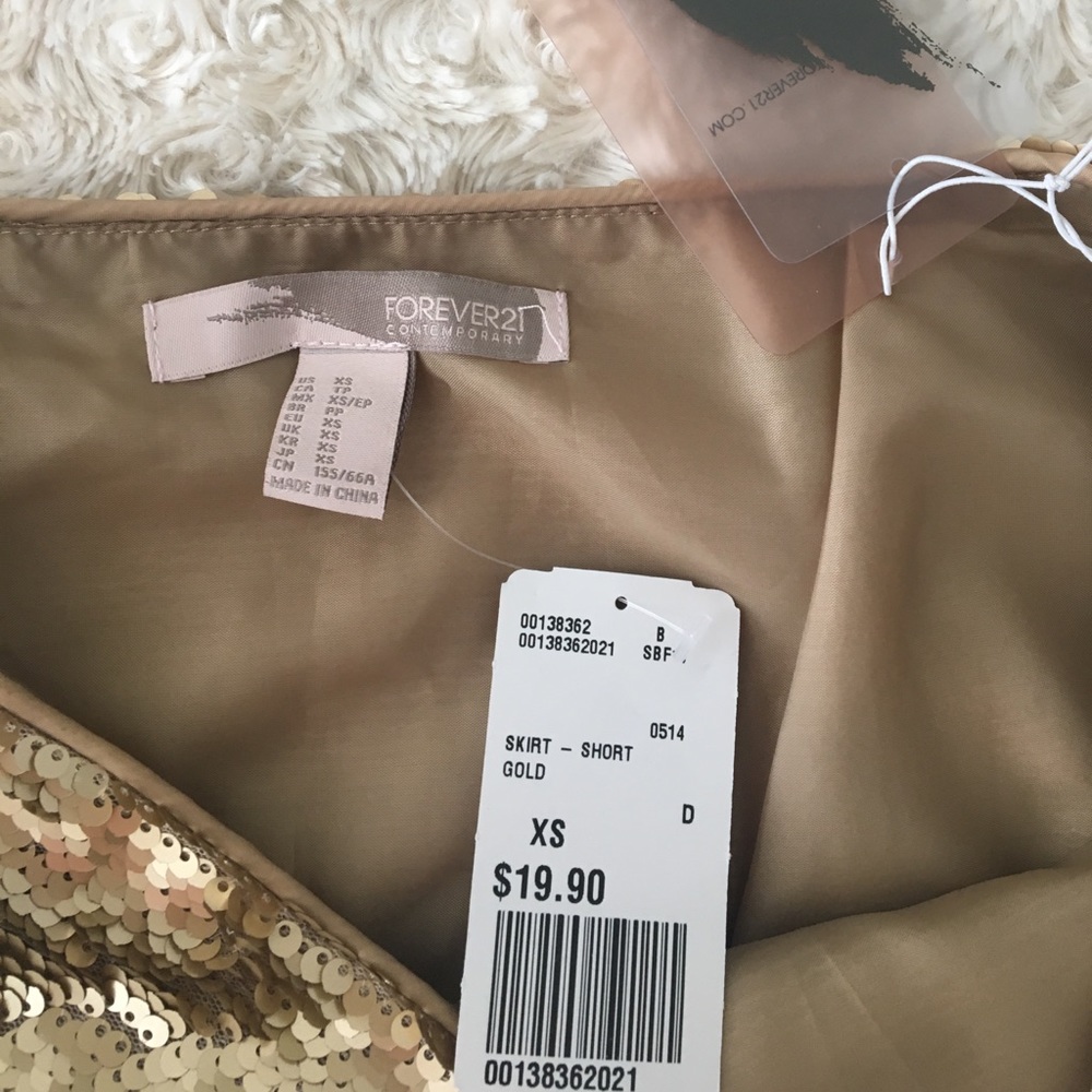 Forever21. Gold sequin mini skirt - Picture 4 of 4