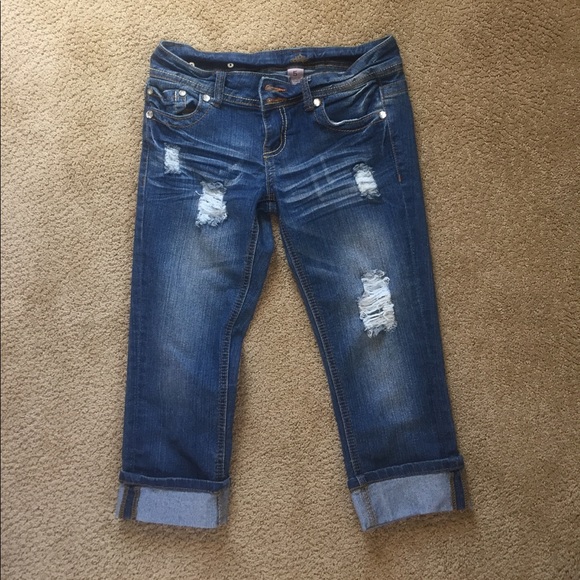 Almost Famous jean capris - Picture 1 of 2