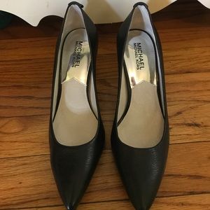 NEW MICHAEL KORS black heels size 7