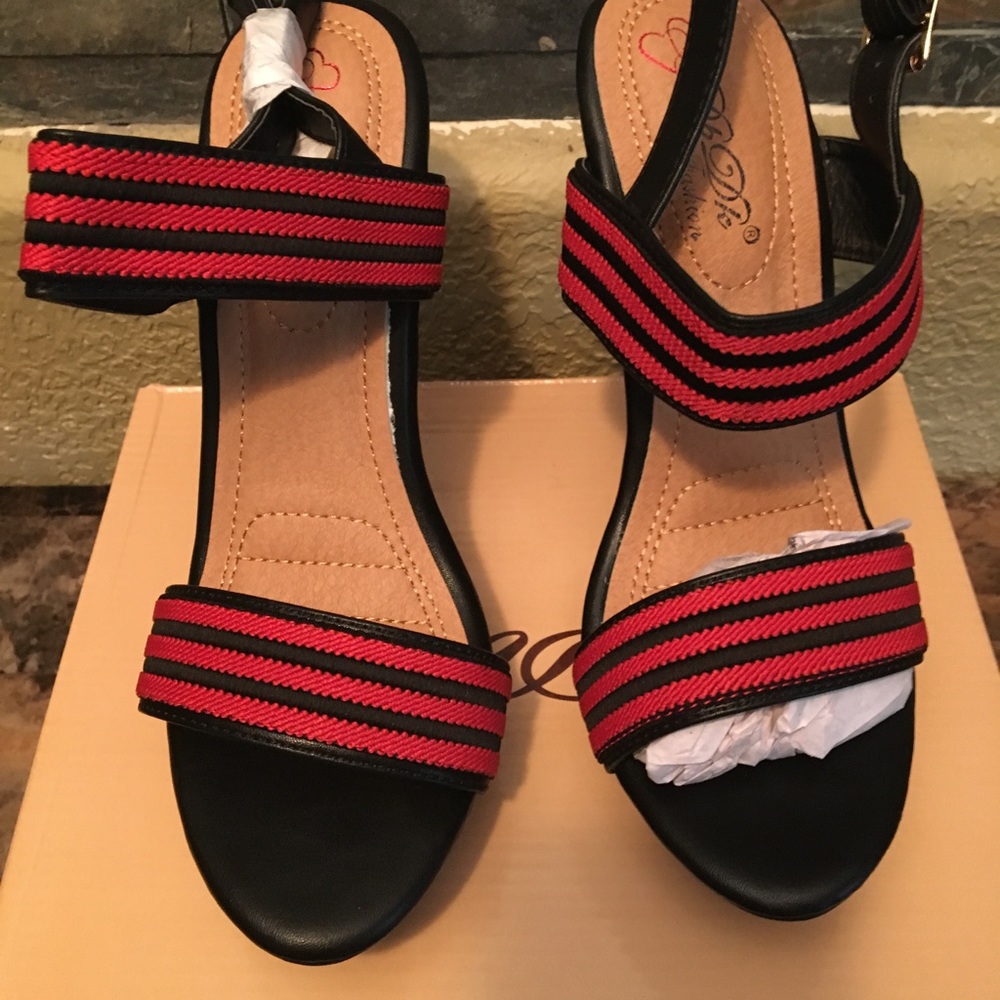 NWT Women Wedges