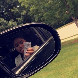 Meet your Posher, Mia