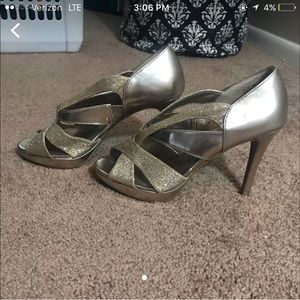 Gold heels! 8.5