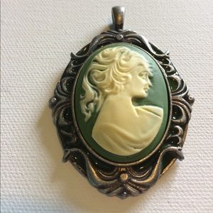 Cameo pendant