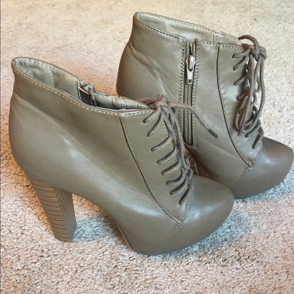 Charlotte Russe Chunky Heel Lace Up Booties Size 8