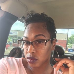 Meet your Posher, Ebony