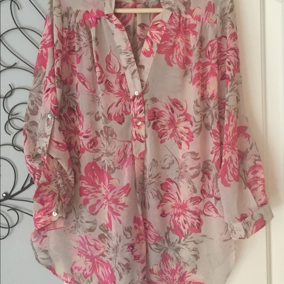 ModCloth Tops - Gorgeous floral blouse