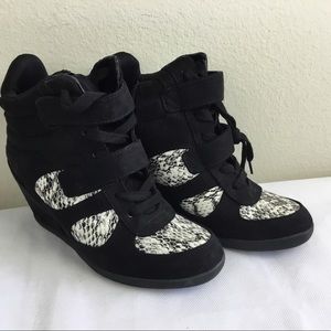 Vera wang Simply Vera High Top Sneakers wedge Sz 7