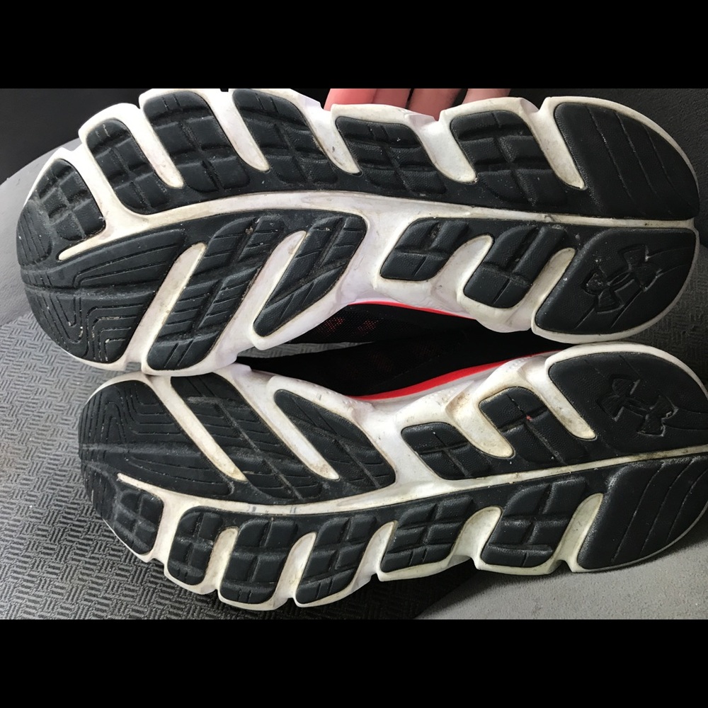 Under armor tennis shoes