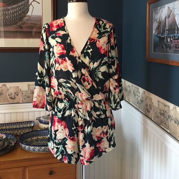 Abbeline Other - South Moon Under Abbeline Romper Size Small