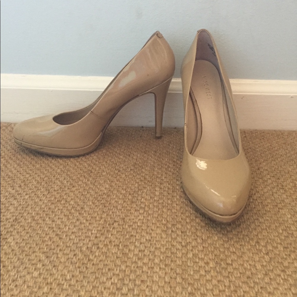 Nine West nude pumps