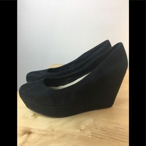 🌈👽Faux Suede Black Platform Pumps