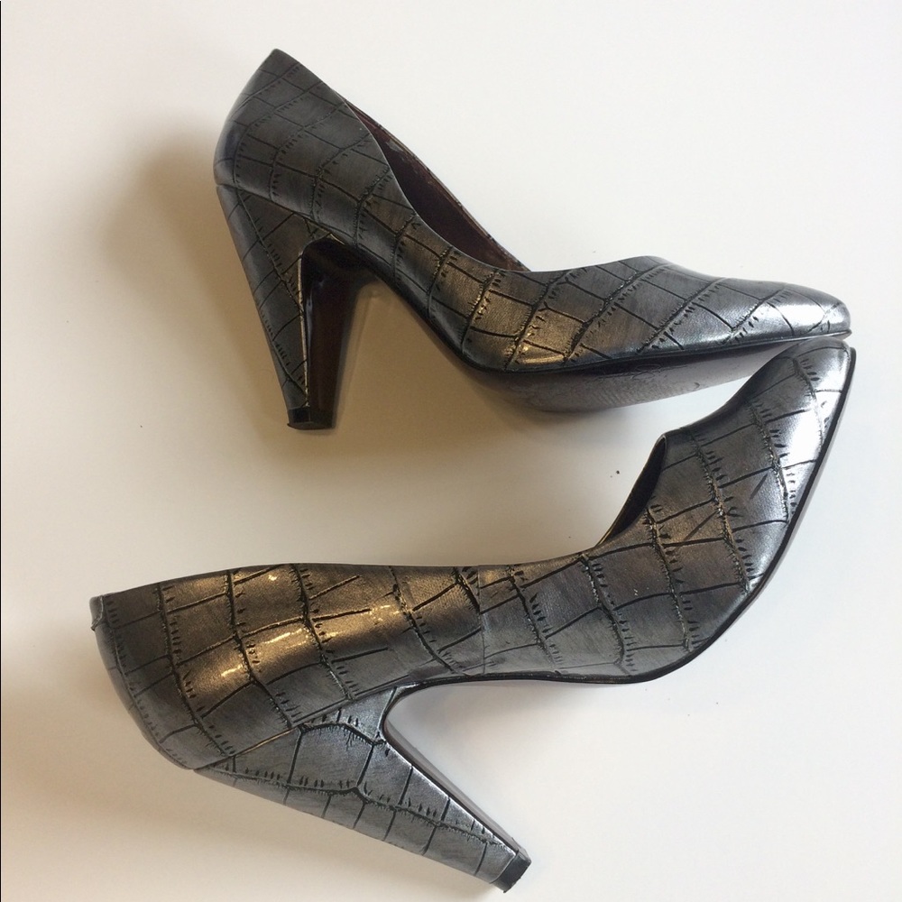 💥💥💥Jessica Simpson black and gray pumps