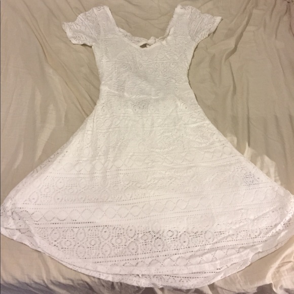 🆑FINAL PRICE‼️ White lace dress with open back and short sleeves - Picture 3 of 6