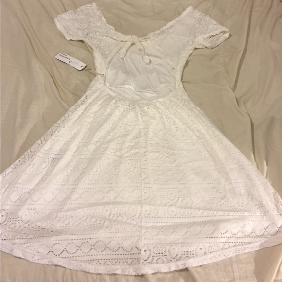 🆑FINAL PRICE‼️ White lace dress with open back and short sleeves - Picture 4 of 6