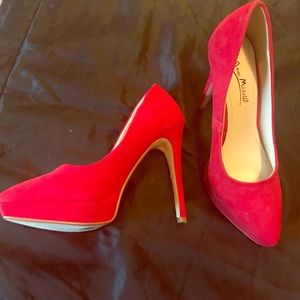 Classic velvet heels