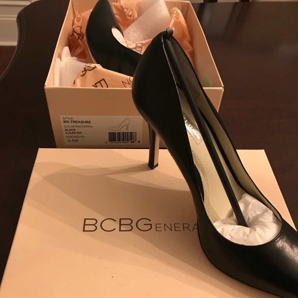 Brand New Black BCBG Pumps Sz 8.5