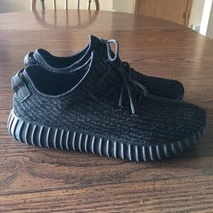 Yeezy all black Caribbean look a like.