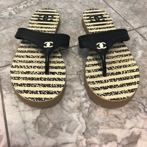Black jelly CC logo Chanel flip flops