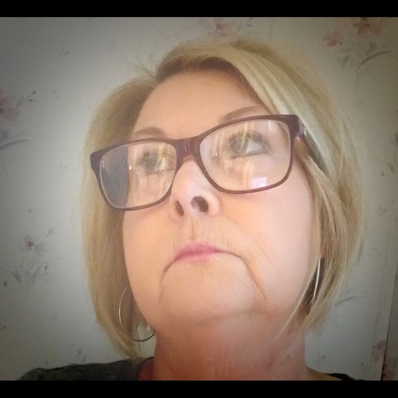 Meet your Posher, Debbie - Picture 1 of 1