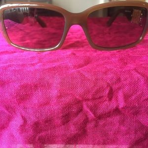 Authentic Fendi sunglasses. Gorgeous and timeless!