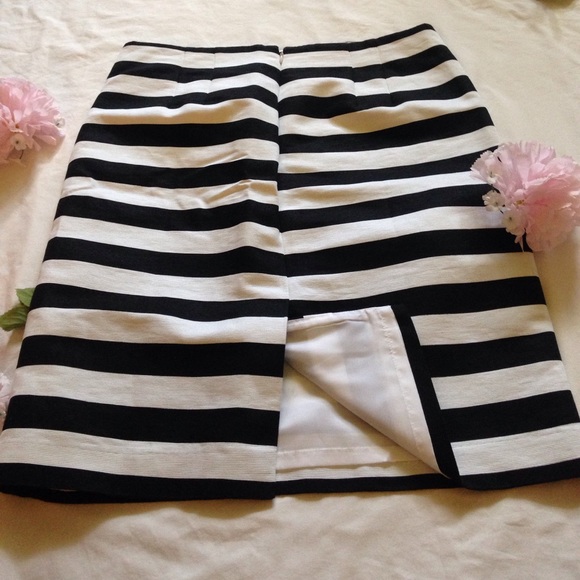 •ANN TAYLOR SKIRT• - Picture 2 of 4