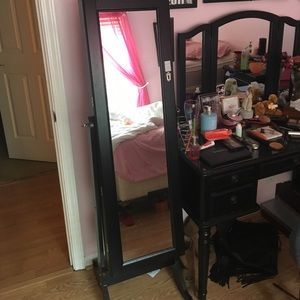 Jewelry organizer with mirror