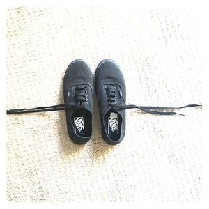 VANS TRAINERS BLACK SIZE 5 BRAND NEW