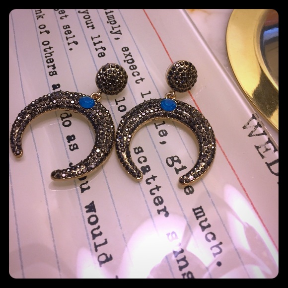 Jewelry - Nice gold earrings