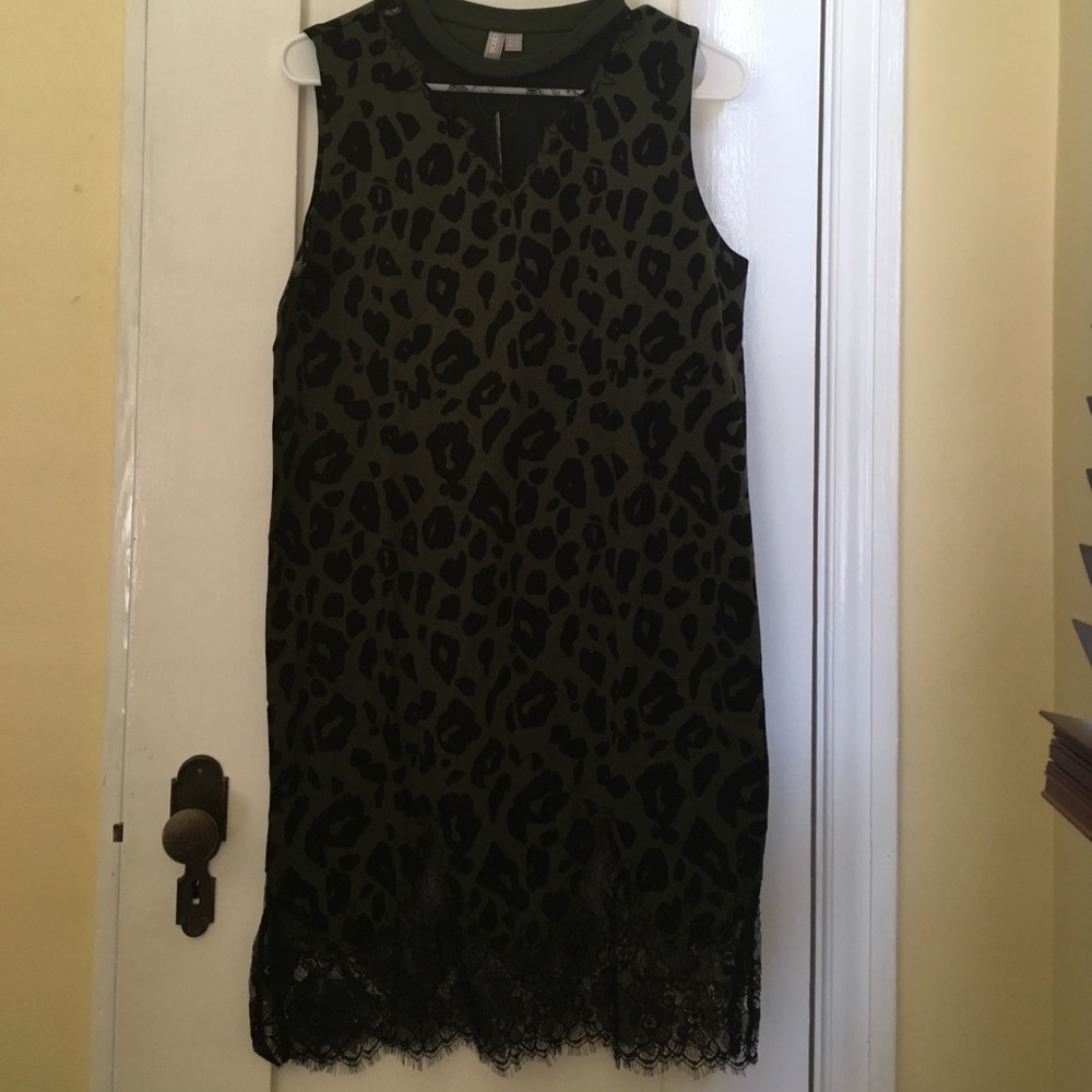 Sleeveless T-shirt dress with lace inserts