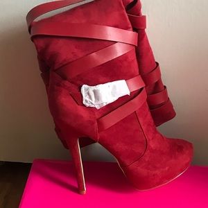 Women's ShoeDazzle Heeled Boots