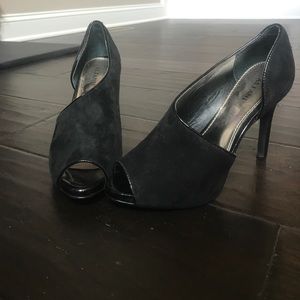 Size 6.5 Black Peep Toe Pumps! 👠 Worn Once!