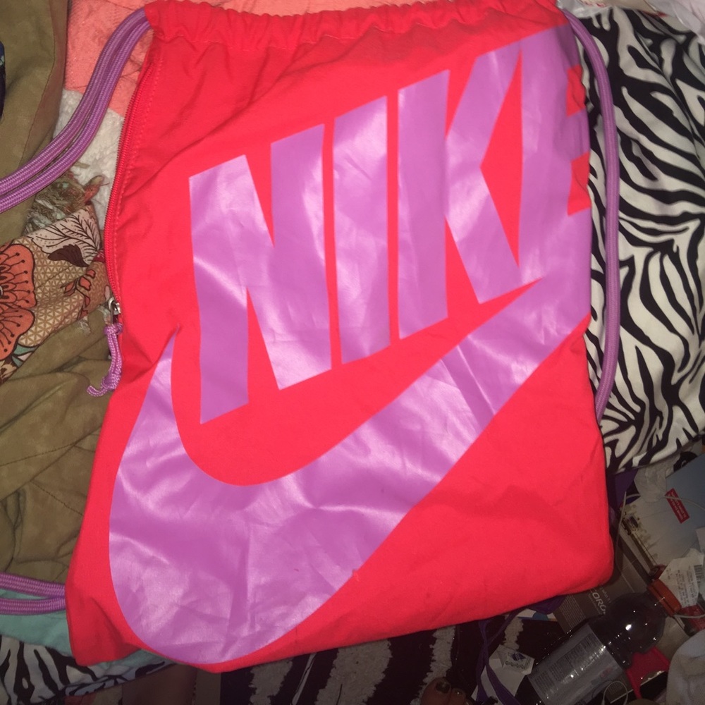 Nike draw string bag with side pocket