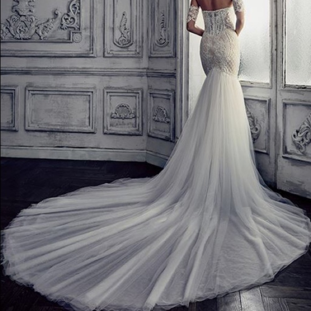 New with tags mermaid wedding dress! Unaltered!