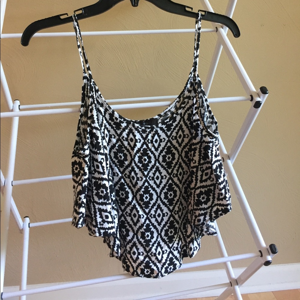 ☀️Black and White Flowy Crop Top