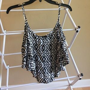 ☀️Black and White Flowy Crop Top