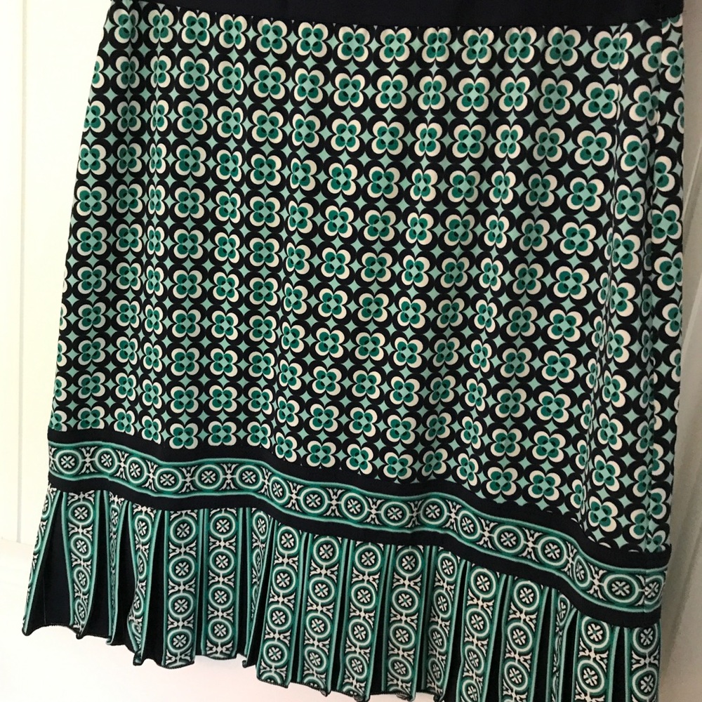 Sophie Max pleated skirt. Elastic waist.