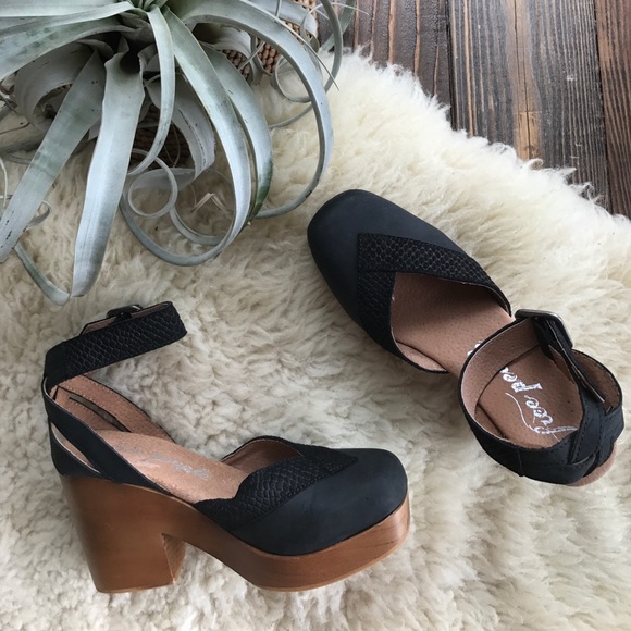 Free People Shoes - NEW ✨ Free people clogs // Size: 37