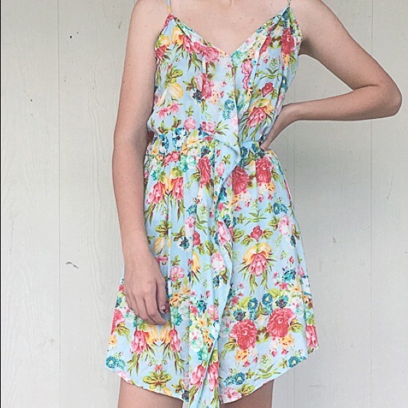 💥CLOSING CLOSET!!💥 Madigan Floral Dress medium - Picture 2 of 5