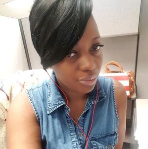 Meet your Posher, Monique