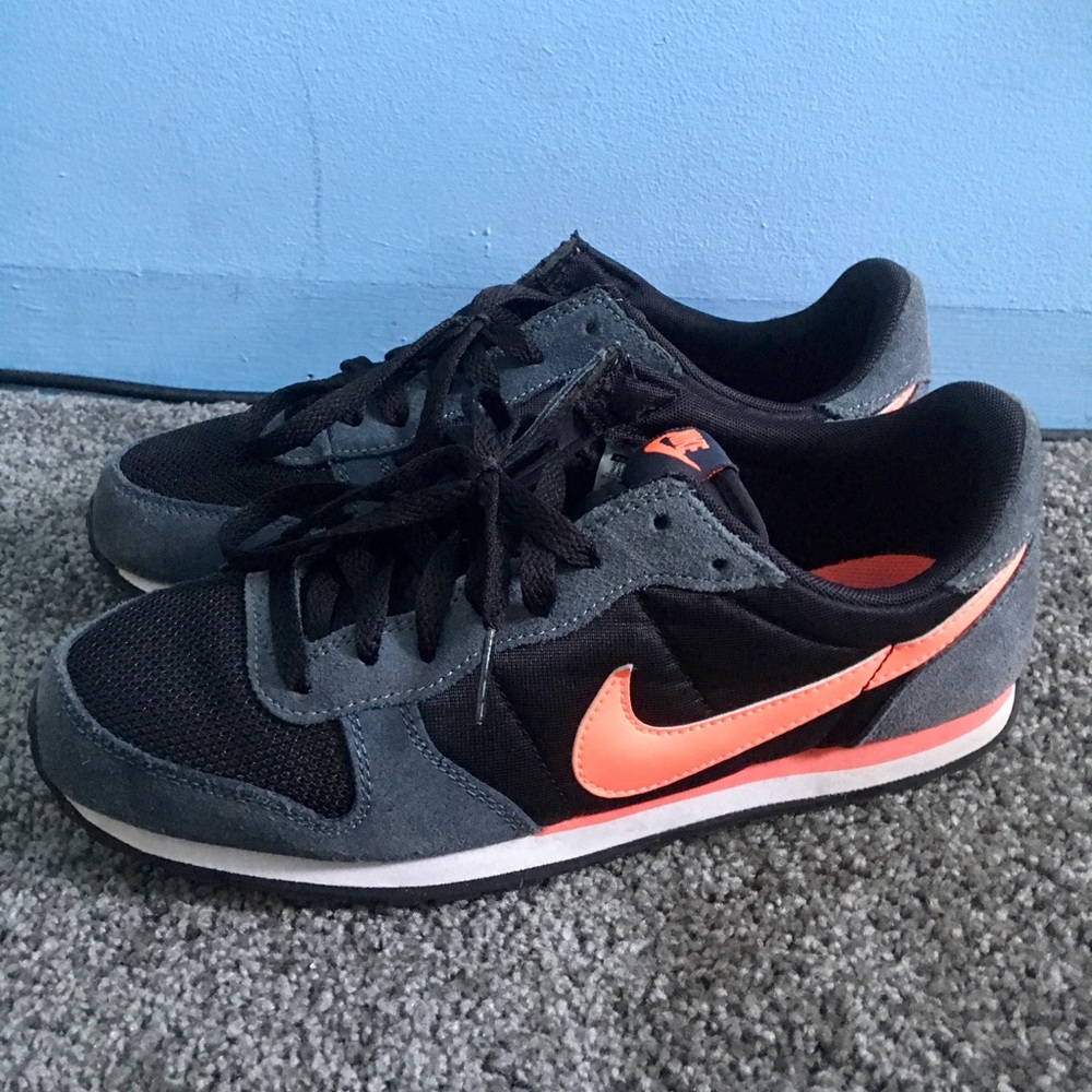 Womens Nike 8.5