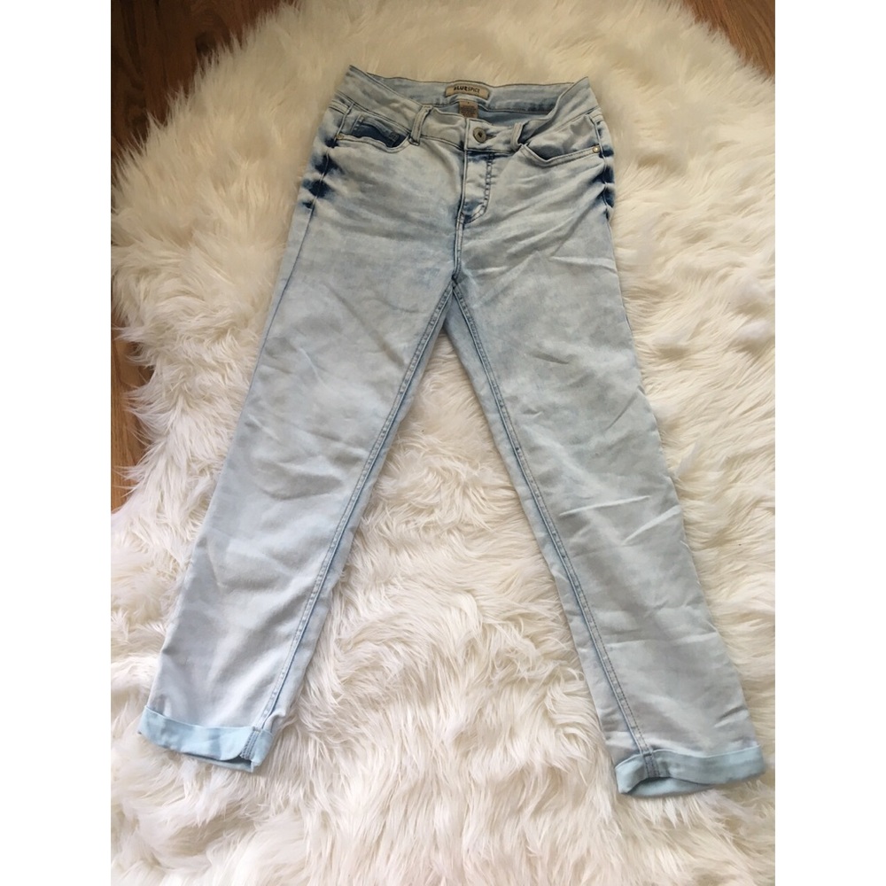 TRENDY FADED BLUE JEANS