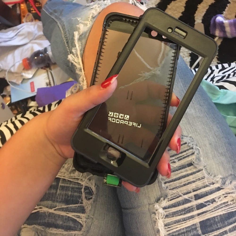 iPhone 6s+ life proof frē