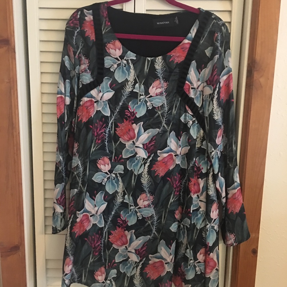 🎉 HOST PICK! MINKPINK Floral Dress! 🎃patch ready