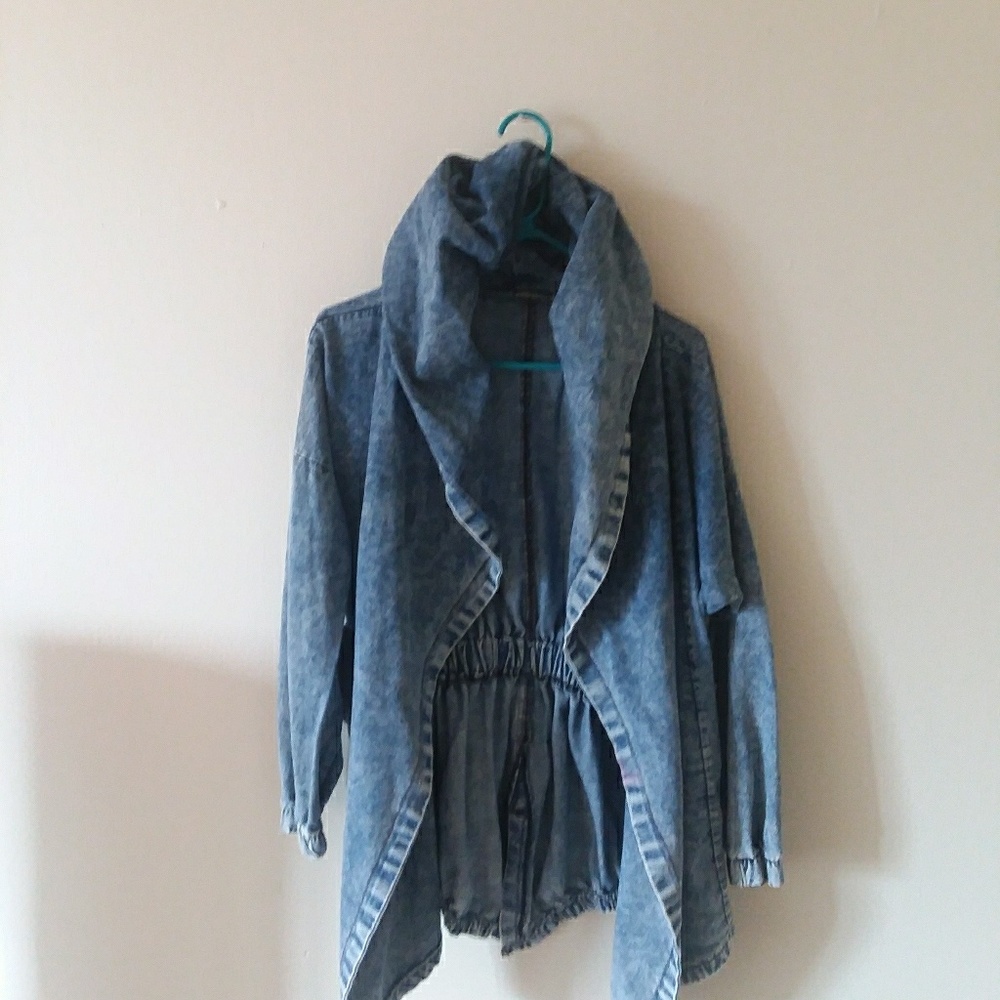Vintage jean jacket 🎉$ 7 if bundled🎉