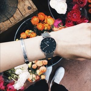 CLASSIC PETITE Daniel Wellington Silver Watch