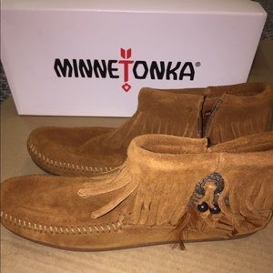 Minnetonka feather boho boot