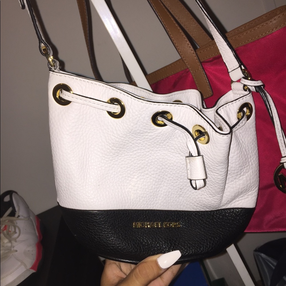 2 Micheal Kors handbags. Authentic